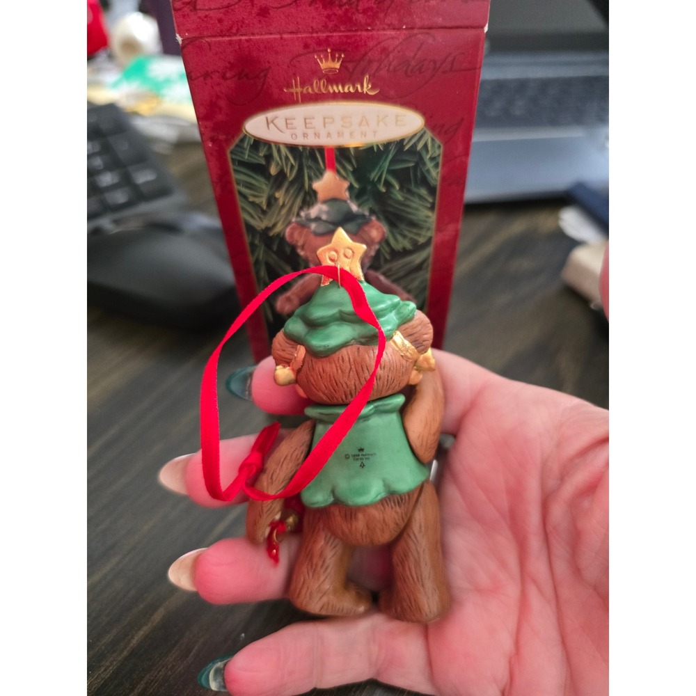 Hallmark Keepsake Ornament 1999 Gift Bearers First in Series Porcelain Bear Box - Picture 2 of 5